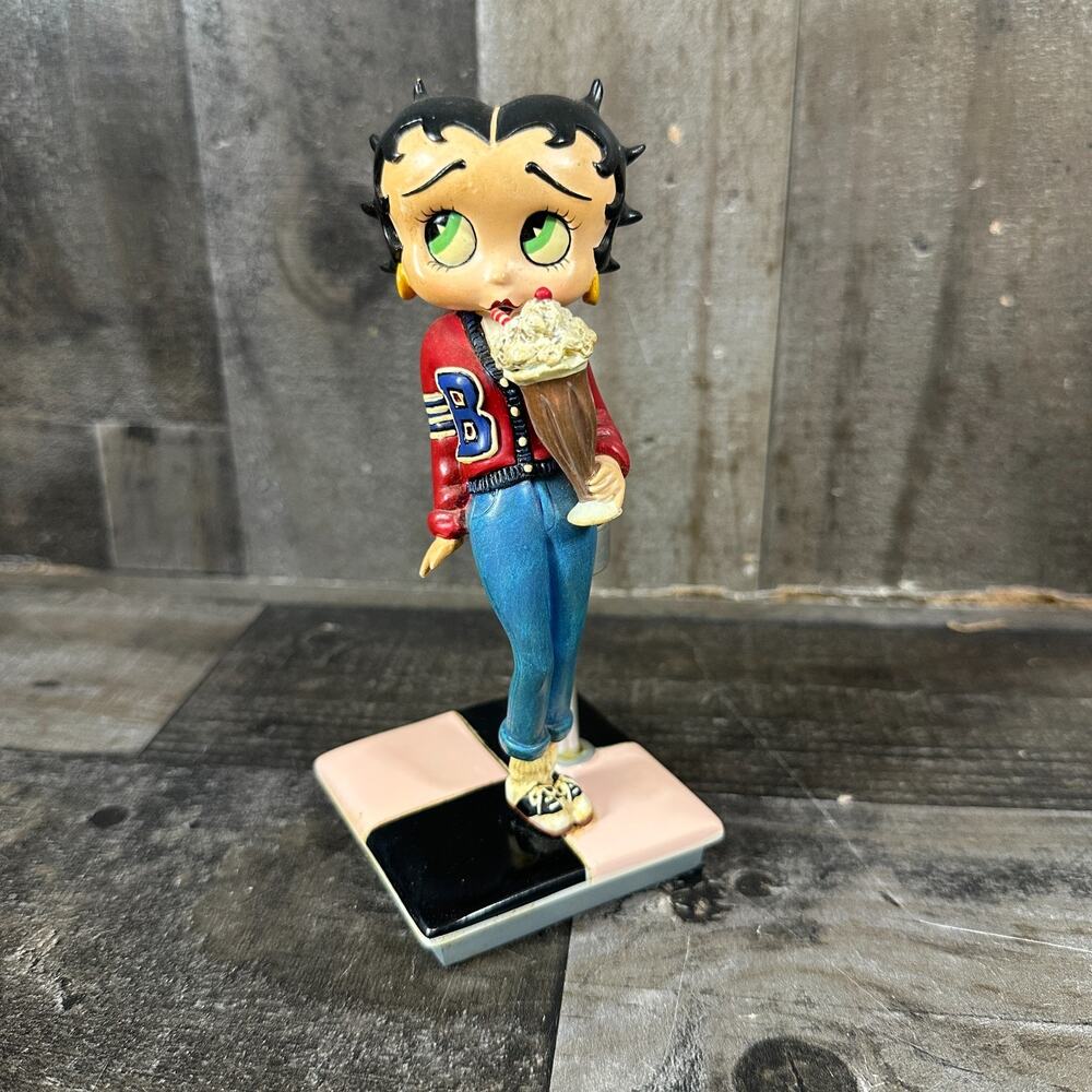 Betty Boop Campus Cutie by Danbury Mint Figurine 6.5 Inches Tall